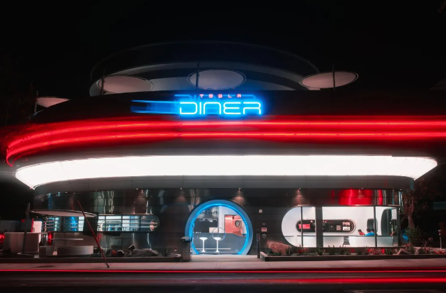 特斯拉“飞碟餐厅”2026或将登陆上海！马斯克跨界开餐厅，抢的是什么生意？