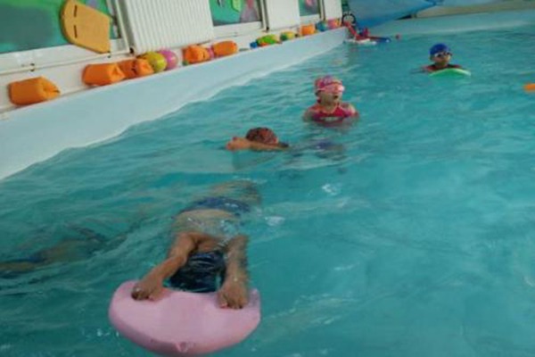 海豚湾婴儿游泳馆
