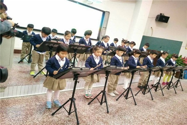 小钟琴国际少儿艺术