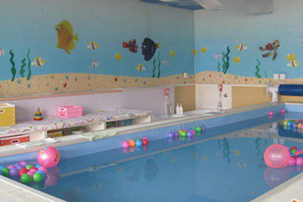 小海豚婴儿游泳馆
