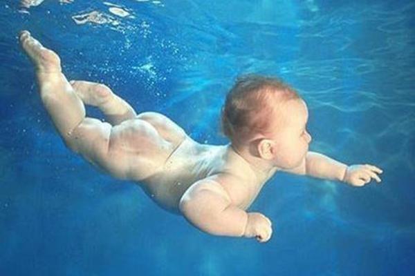 金智宝贝婴儿游泳馆